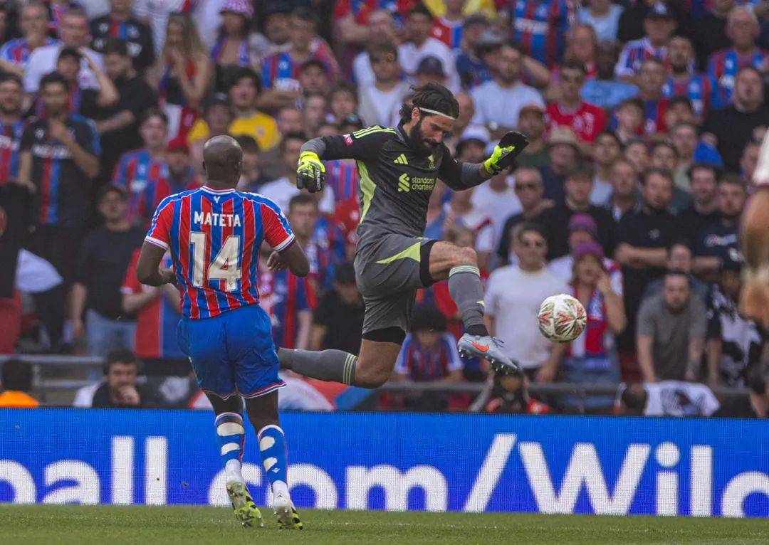 斯图加特发布备战花絮，赛前临场应变，社区盾任务艰巨，球队文化再被提及 -米兰电竞