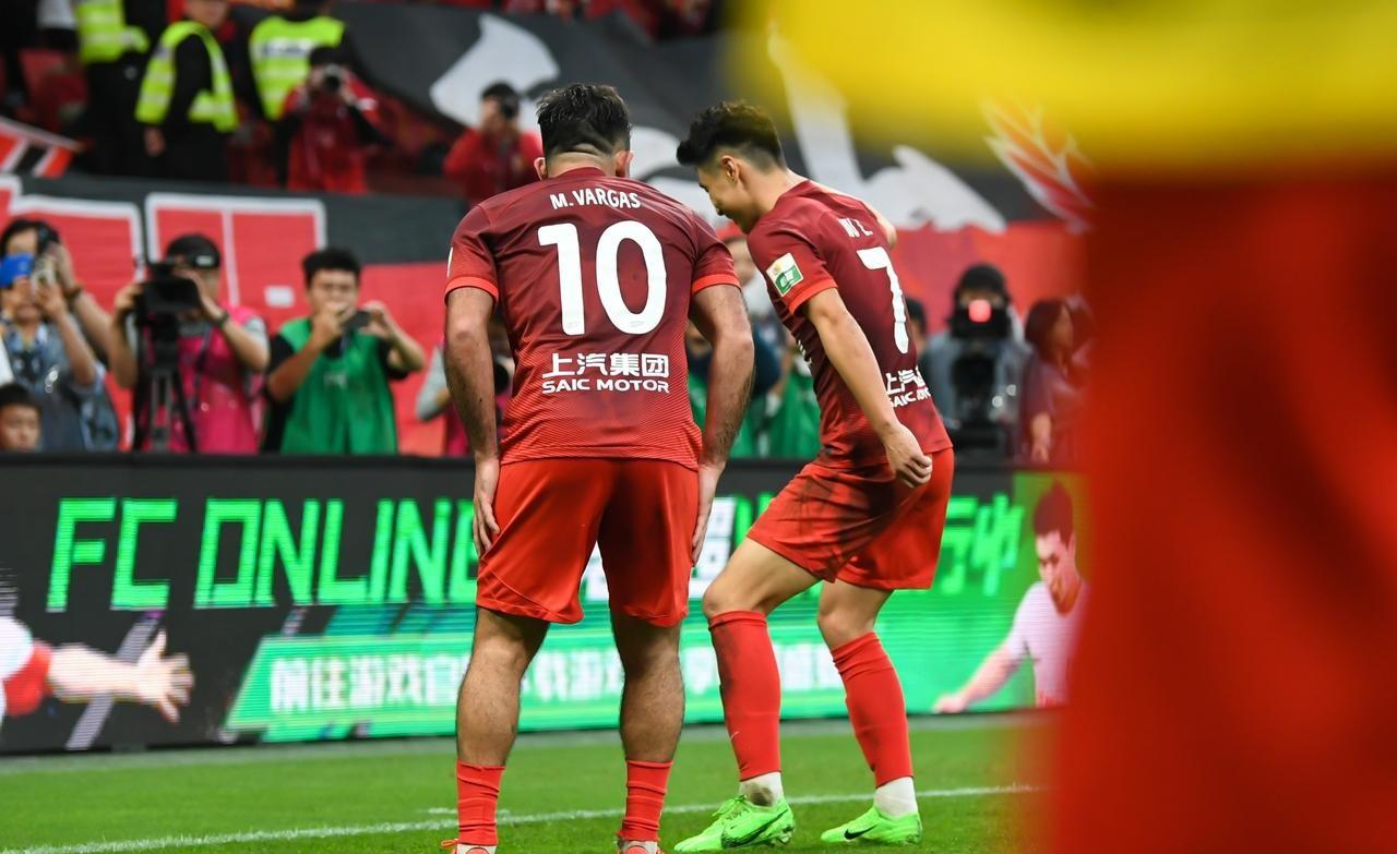 关于赛地聚焦:足总杯转会期热度飙升,阿贾克斯更衣室发声,压力陡增,身体对抗强度拉满的信息-米兰体育